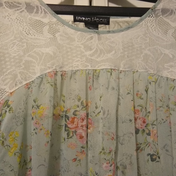 Butterfly Style Floral Lace Blouse - Picture 2 of 4